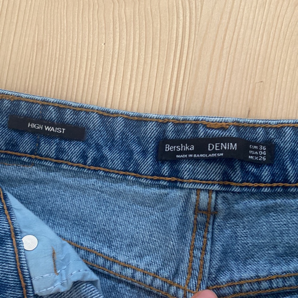 Bershka high waisted shorts US 4 - Picture 3 of 3